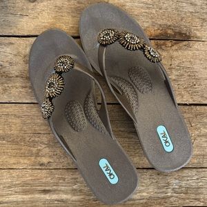 NWT Brand New OKA b. Fawn Neutral Flip Flop Wedge Sandals Size ML Fits 8.5 - 9.5